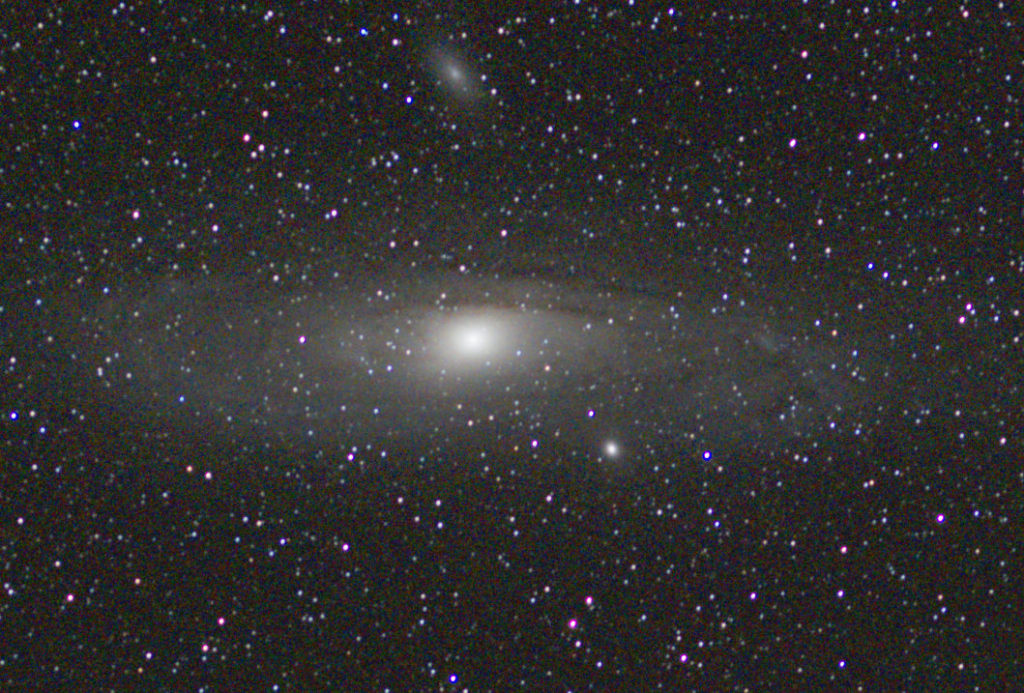 Andromeda- Canon EOS 250D - Samyang 135mm, f/2, ISO 3200, Exp 550 x 1.3s - Post: DSS, Siril, GIMP