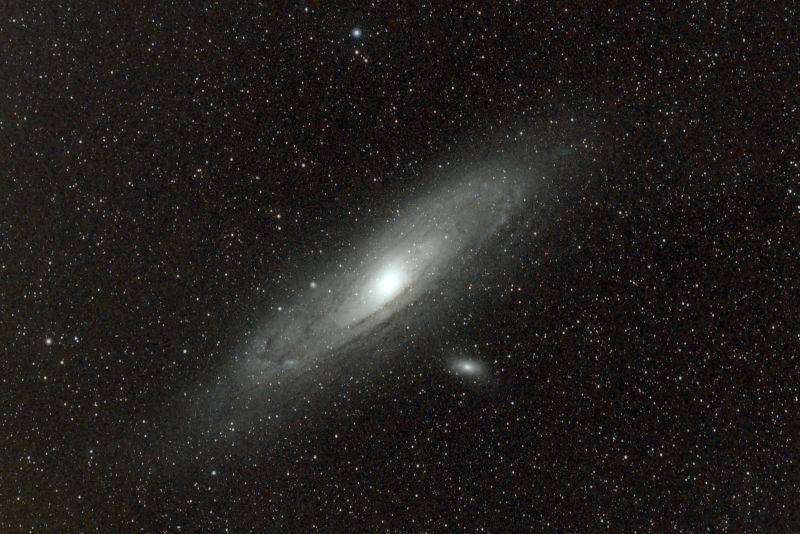 Andromeda - Canon EOS 250D, 135mm, Optilong L-Pro, f/4, ISO 3200, Exp 176 x 45s - Post: Siril, Starnet++, GIMP