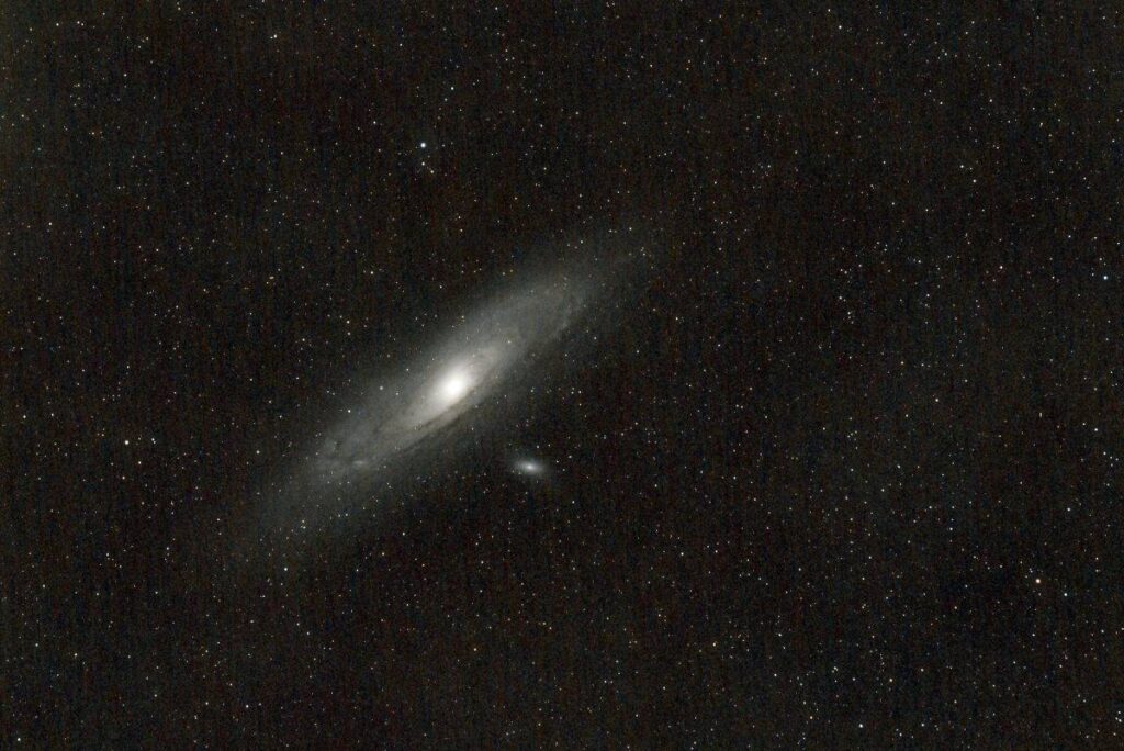 Andromeda - Canon EOS 250D, Optilong L-Pro, 135mm, f/4, ISO 1600, Exp 160 x 45 seconds - Post: Siril, Starnet++, GIMP