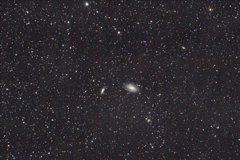 Bode's Galaxy - Canon EoS 250D, Samyang 135mm, Optilong L-Pro, f/3.2, ISO 1600, EXP 174 x 40s - Post: SIRIL